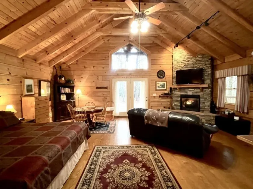 Romantic Laurel Wood Home with Private Hot Tub - Image 1