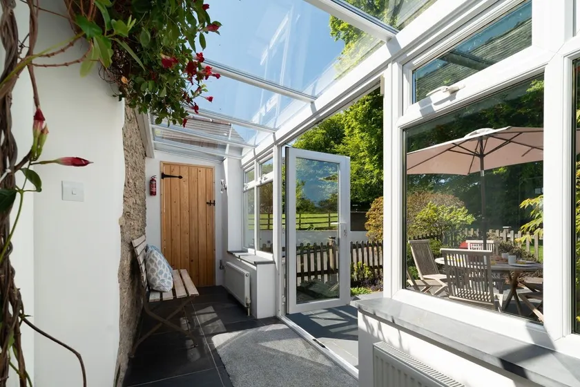 3-Bedroom Countryside Cottage Close to North Devon's Beaches and Exmoor, with onsite games room - Image 1
