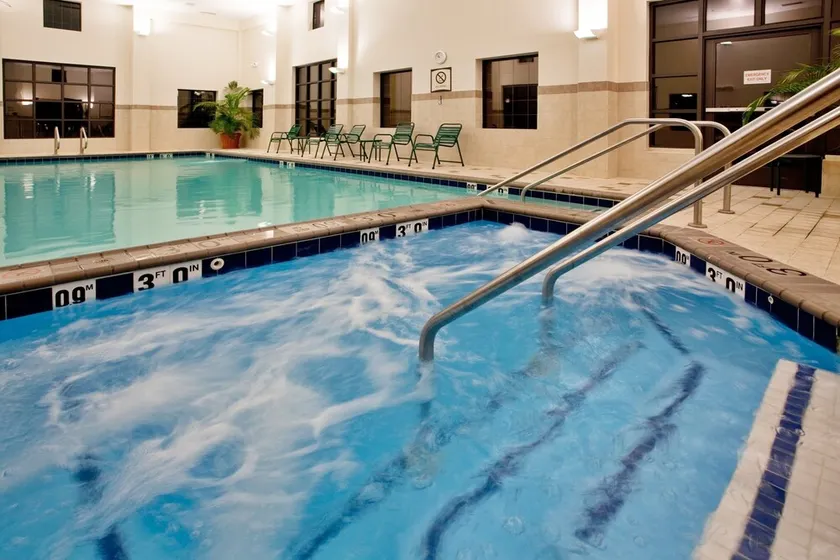 Studio | Free Breakfast. Indoor Pool & Hot Tub - Image 1