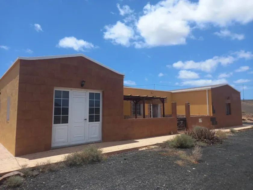 Rural house, in a quiet setting, 7 km from the beach. - Image 1