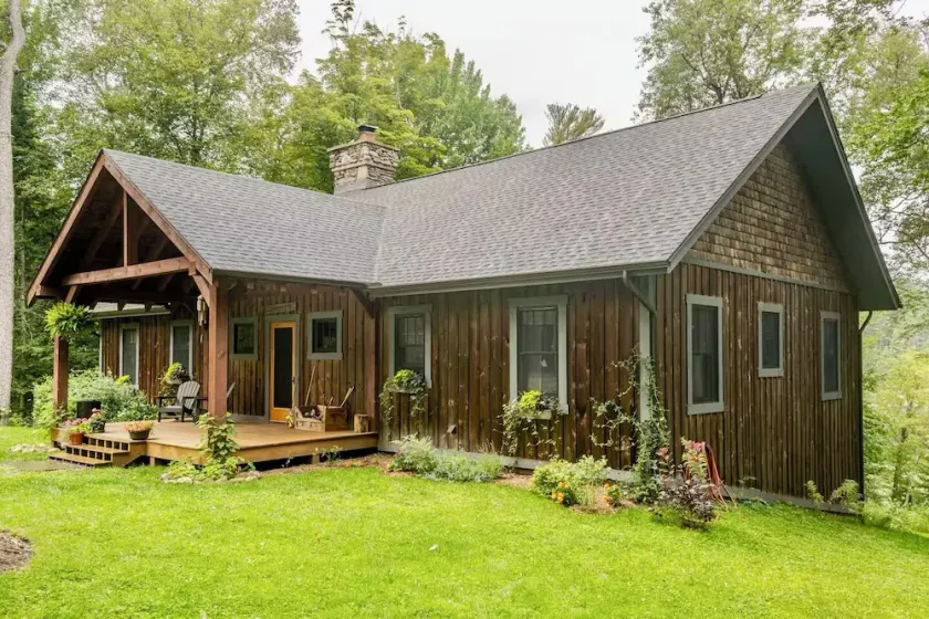 Avskilt hem vid vattnet, några minuter från Lake Placid och Saranac Lake - Image 1