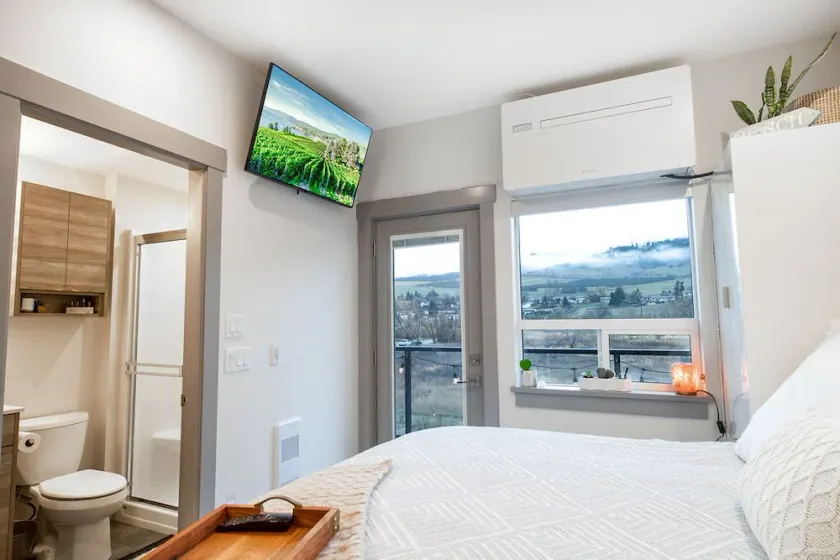 Lake Okanagan beach condo w/ private buoy, AC, heated outdoor pool, patio, SUPs - Image 1