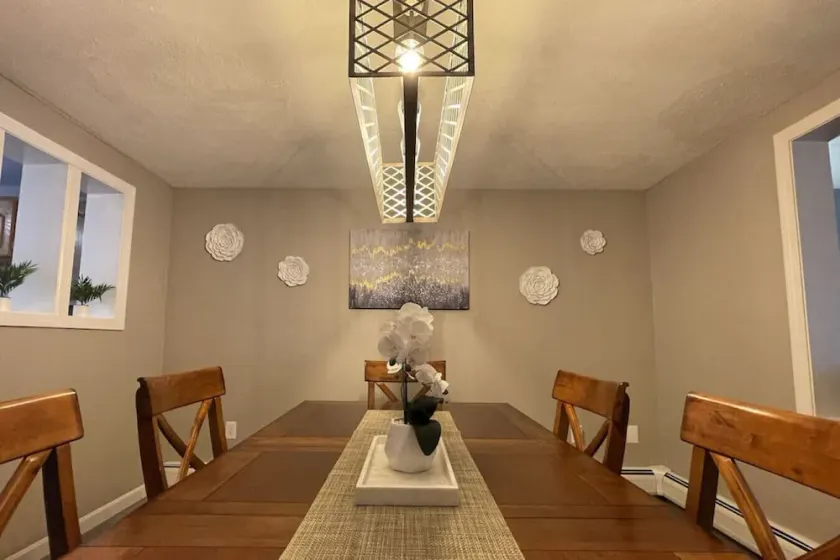 Spacious Family Lake & Ski House - Image 1