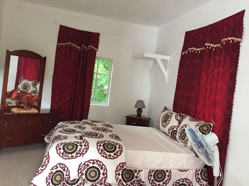 VIVIENNE'S Guest House #8  King size bed private balcony - Image 1