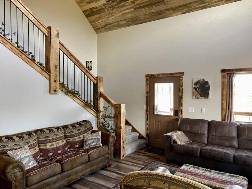 Peaceful Cabin with Beautiful Mountain Views - Image 1