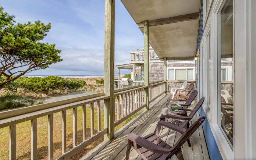 Oceanfront Private Beach Access Fenced Yard Dog OK - Image 1