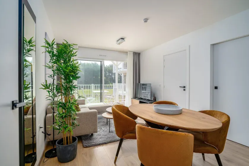 This suite offers a bedroom with a double bed and a sleeping corner with a bunk bed. - Image 1