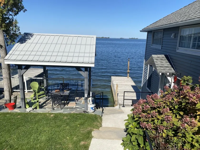 Beautiful Brink O' Bay Cottage in Henderson Harbor - Image 1