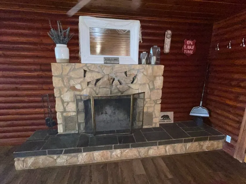 Lakefront #1 Cabin on Acre, Kayaks, Paddle Boards  - Shasta Lakeshore Retreat #4 - Image 1