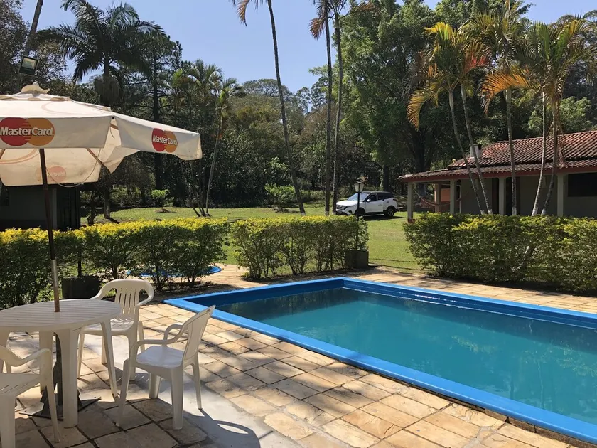 HERMOSA CASA CON PISCINA Y LAGO - Image 1