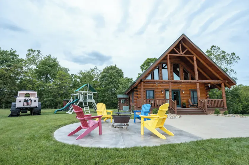 Log cabin in Amish country - Image 1