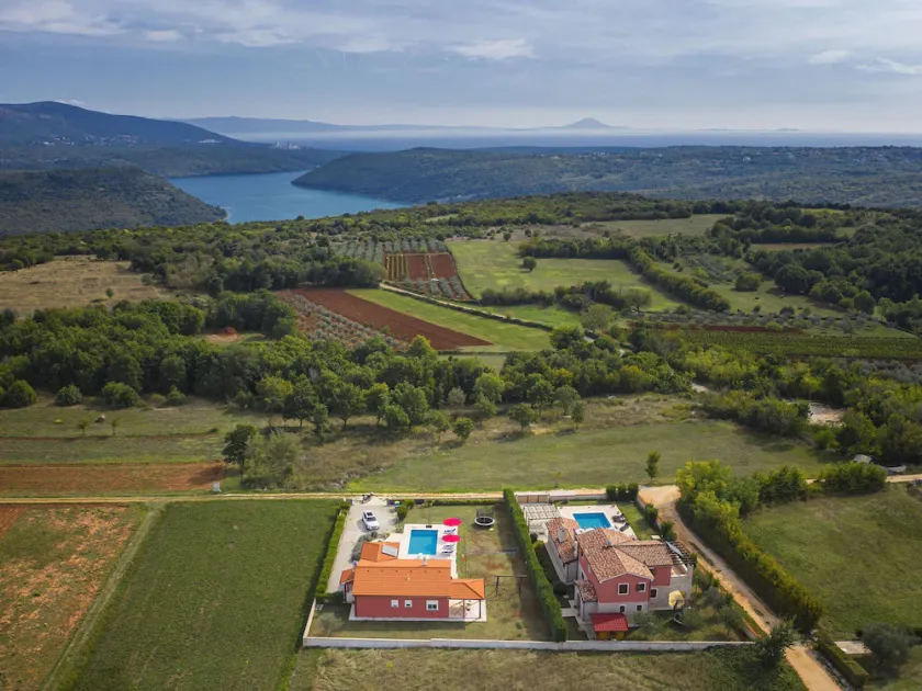 Detached Villa With Pool And Large Garden In Quiet Area Near The Sea - Image 1