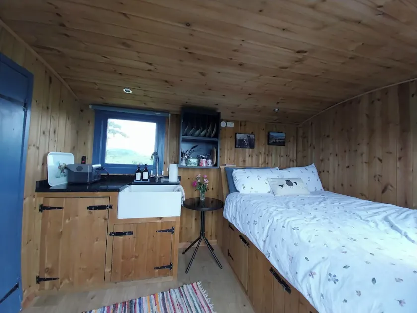 The Shearer's Hut, Sleeps 2, Wood Burner, Fire Pit - Image 1