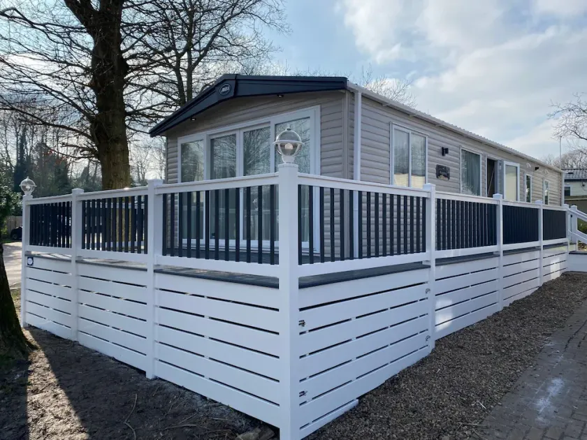 Coghurst Hall Holiday Home Sleeps 6, 2 bedrooms - Image 1