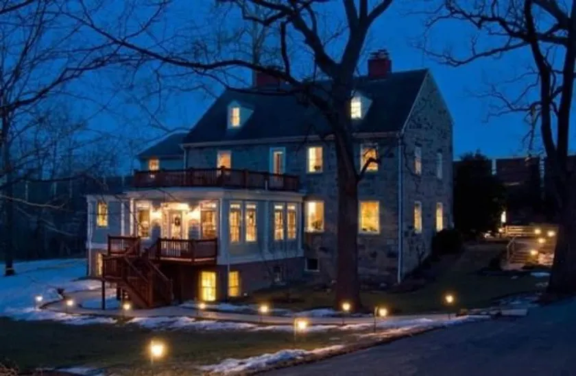 Wayside Inn Bed and Breakfast - Image 1