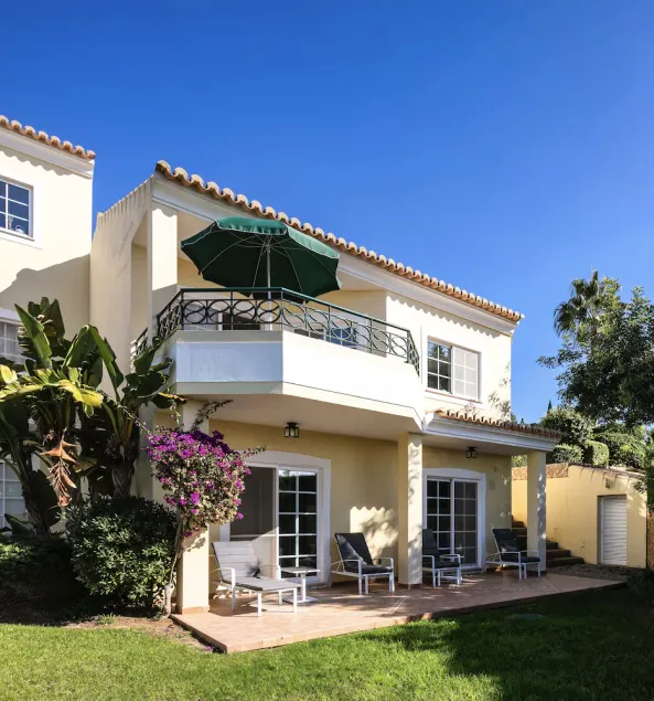 Luxury townhouse between Carvoeiro and Ferragudo - Image 1