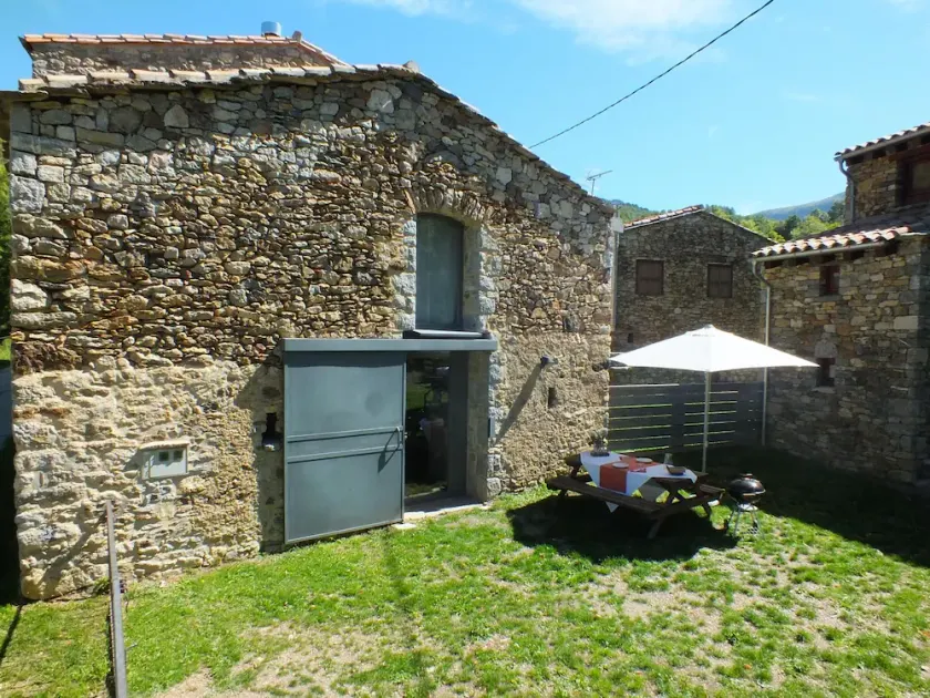 Independent cottage with private BBQ. 3km from Ribes de Freser. Pyrenees - Image 1
