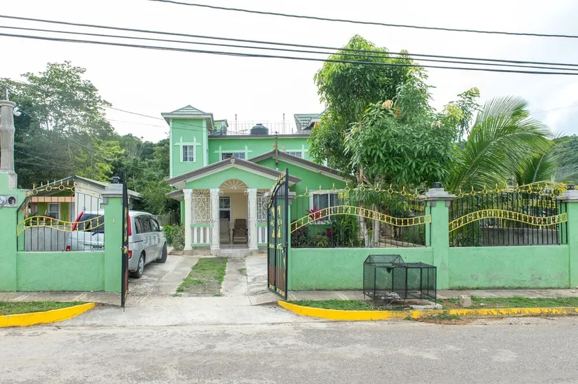 Short and longTerm ,Vacational rental home. - Image 1