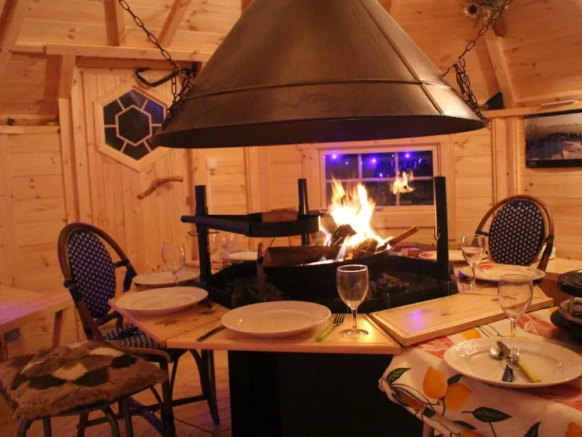 ITE DES CASCADES 14 Mennesker ved foden af CASACADES DU HERISSON - Image 1