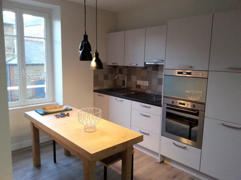 Appartement avec patio, au calme, près du marché et en plein centre ville - Image 1