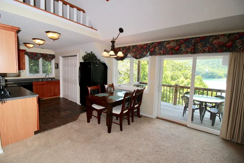 Lakeside Lookout has superb views of Norris Lake, a loft, and its own dock! - Image 1