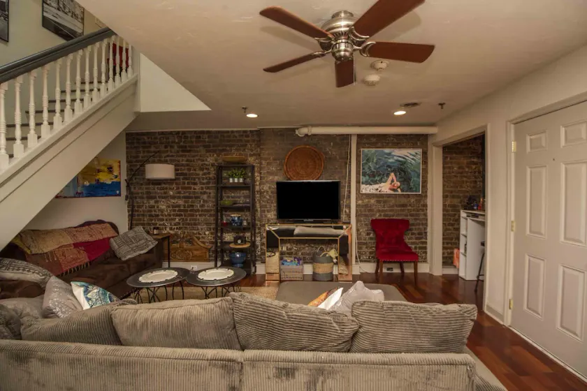 Downtown Old City Stylish & Centrally located Historic loft - Image 1