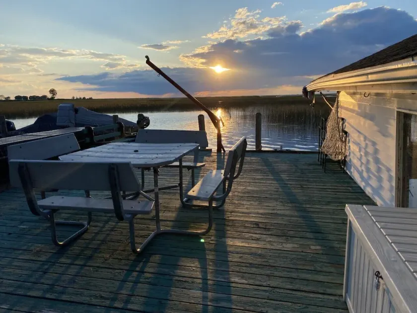 Lakefront Home near N Channel, 40’ Seawall and Parking for 3 Trucks - Trailers - Image 1