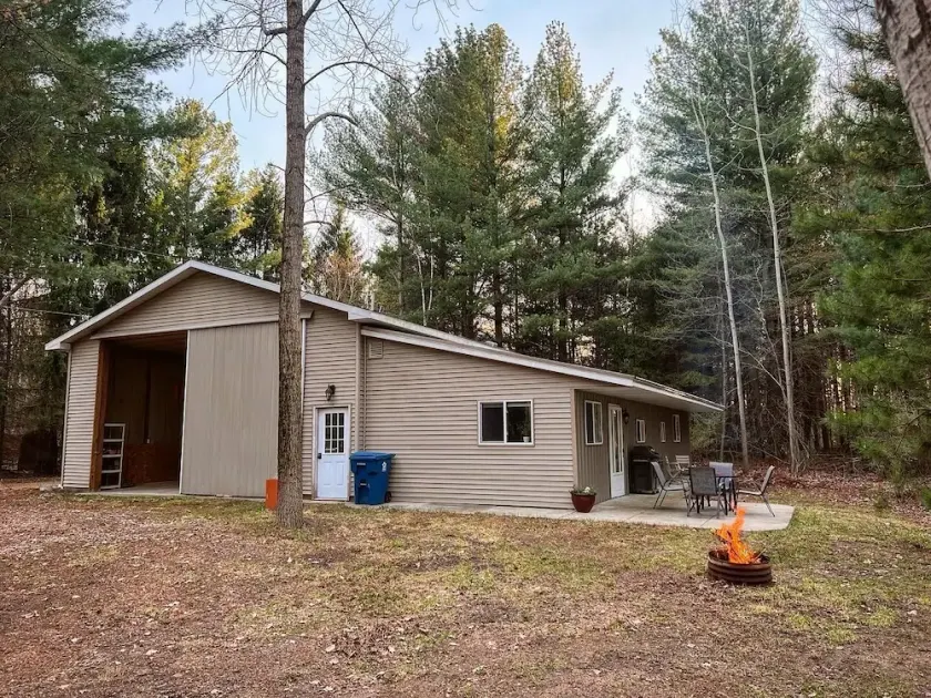 Barn House with Inside Boat Parking - Image 1