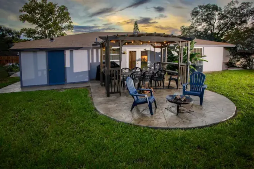 Charming Family Oasis ~ Dog-Friendly ~ Backyard - Image 1