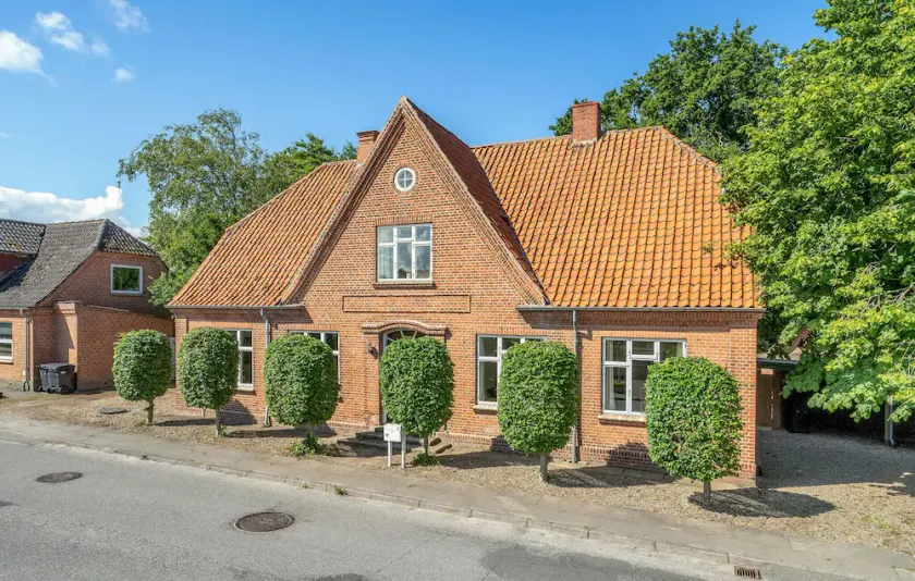 5 bedroom gorgeous home in Roslev - Image 1