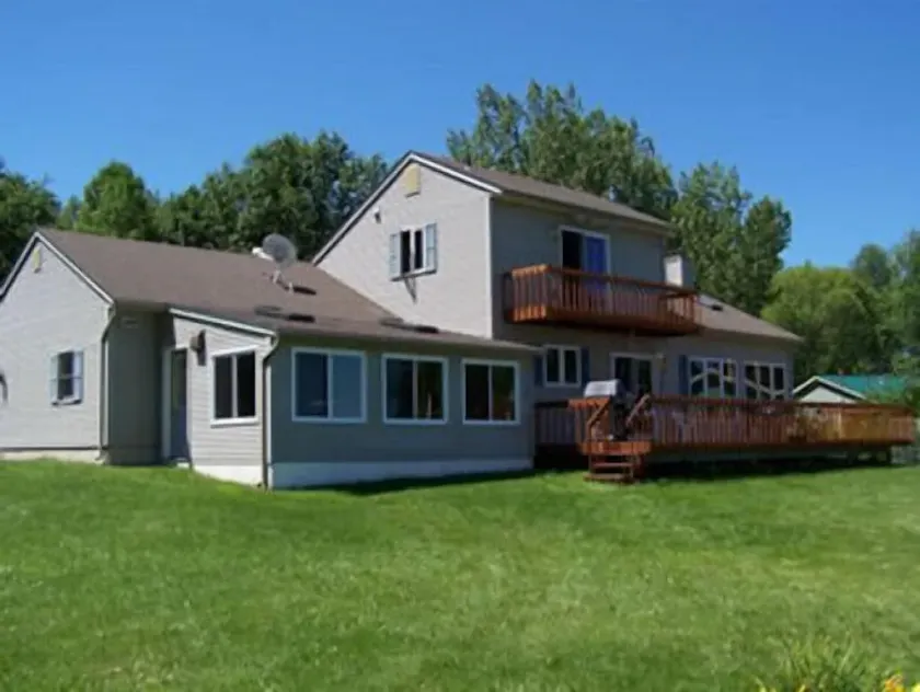 Expansive 3 BR 2 Bath Lakefront Home - Dog Friendly - Boat Lift Available - Image 1