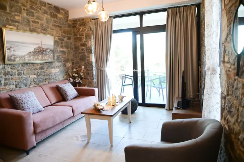 Apartamento vacacional apropiado para familias con terraza y jardín | Vistas al jardín - Image 1