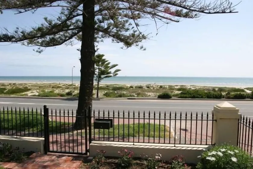 Esplanade Beach House - Image 1