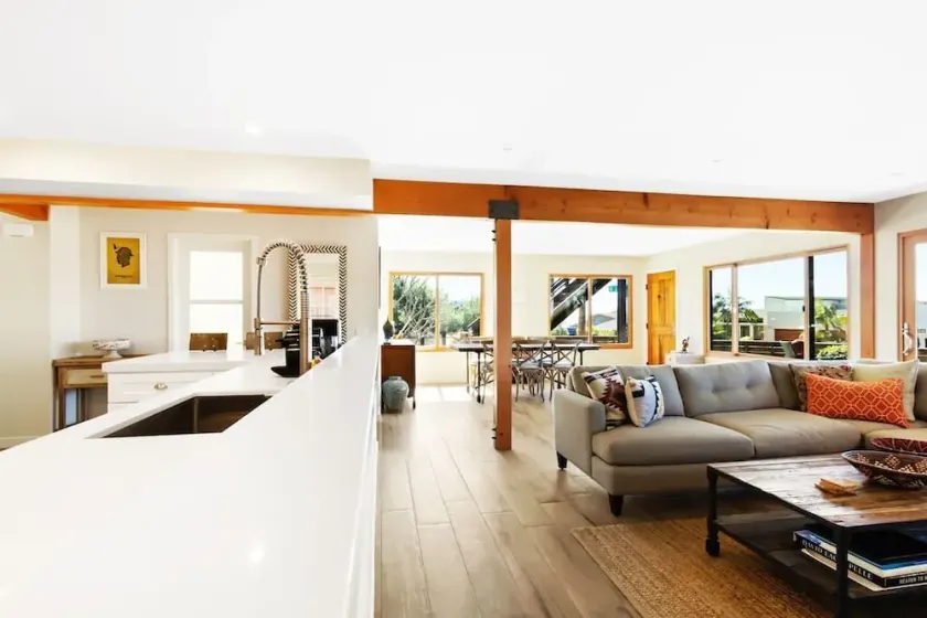 Beachside Hideaway- Right on Neptune Ave- 7 min walk to beach access - Image 1