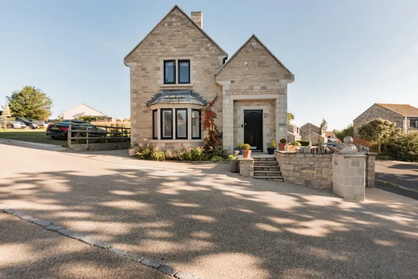 A beautifully furnished, stone cottage in Swanage with garden and parking. - Image 1