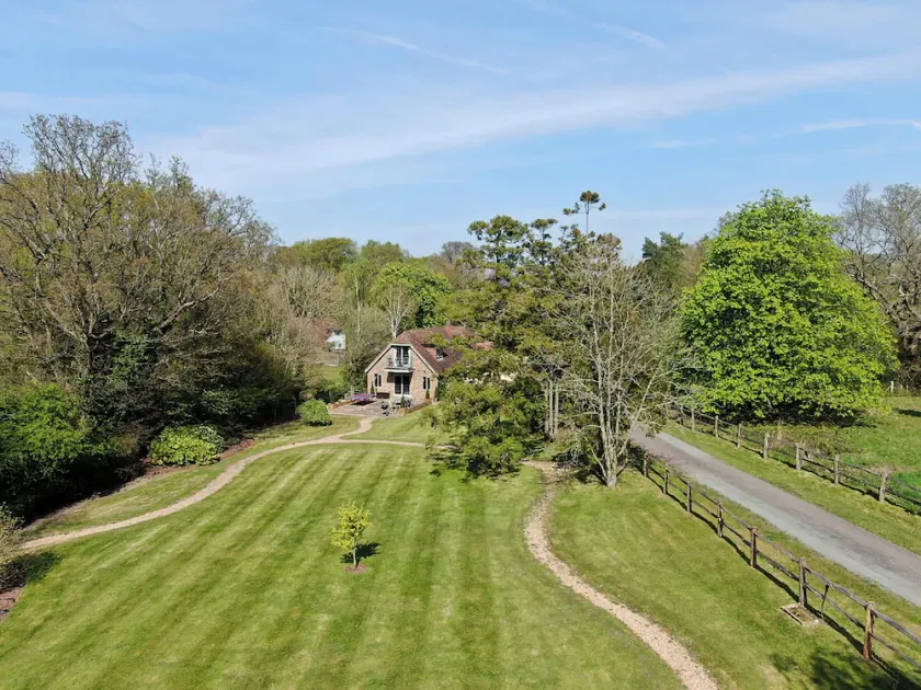 4 bedroom accommodation in Catsfield, near Battle - Image 1