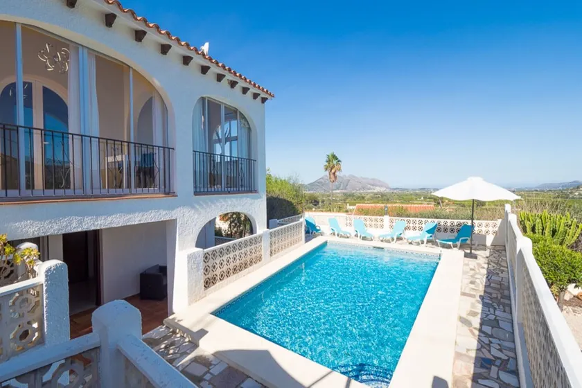 Villa Leonie, private pool, jacuzzi, 8p - Image 1