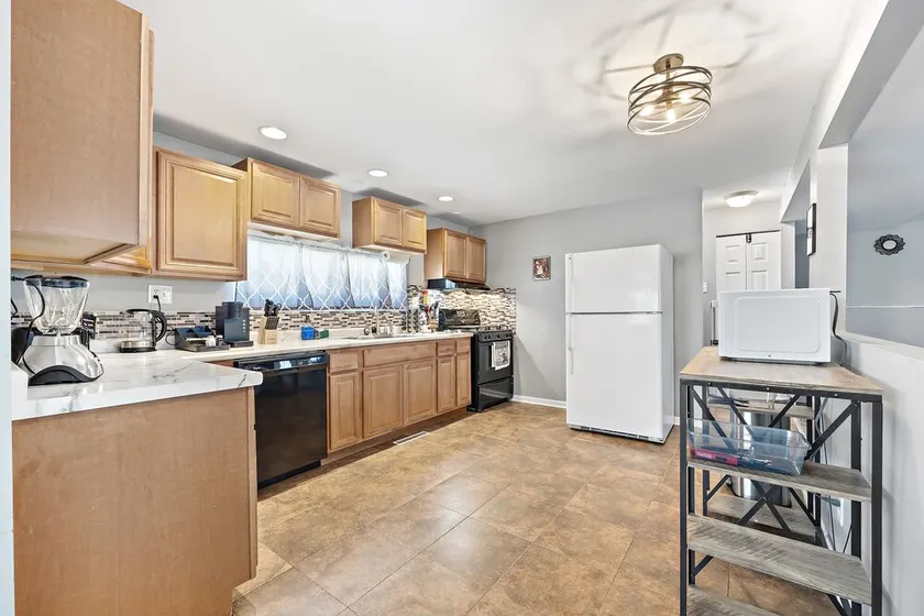 3bd/1.5bath entire home/Game room/Office/extended stays/FREE Wifi & Parking - Image 1