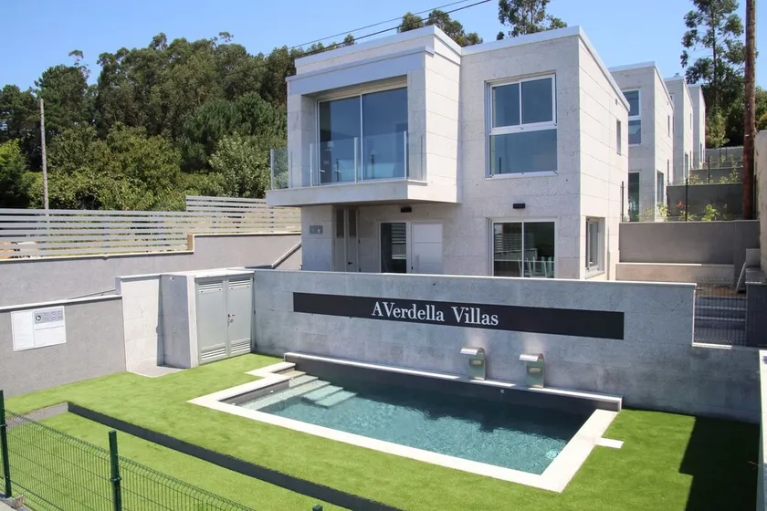 Villas con piscina a 10 minutos caminando de Sanxenxo - Image 1