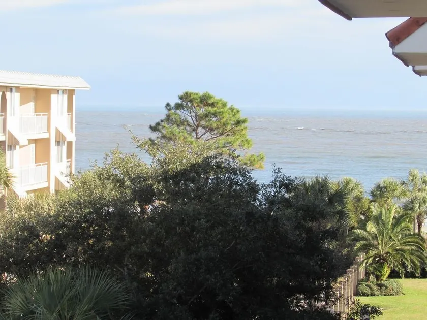 Top Floor, Partial Oceanview, Peaceful Condo - Image 1