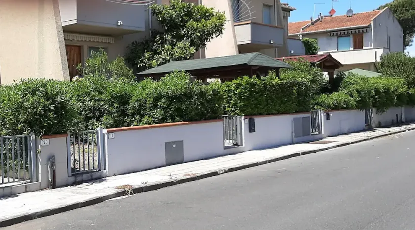 VADA (LI) MODERNE TERRAKTORIE MIT GARTEN 300 METER VOM MEER RENOVIERT - Image 1