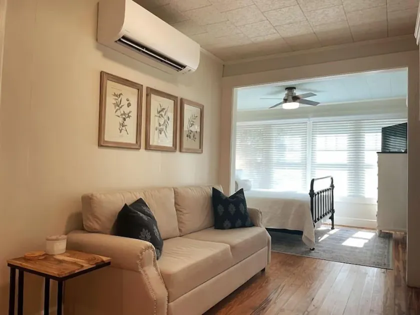 Quiet Midtown Studio w/Private Entrance - Image 1