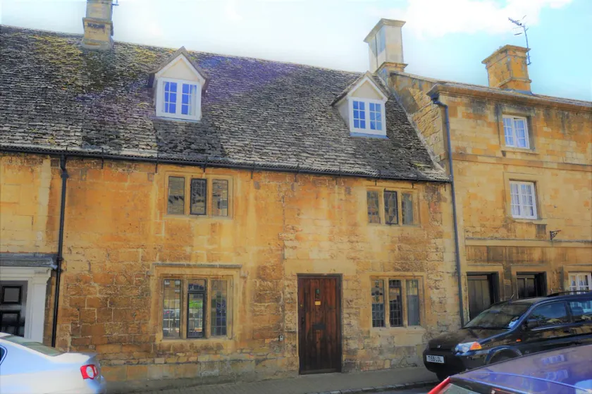Pitchers est une maison en pierre de Cotswold de 11e année au centre de Chipping Campden. - Image 1