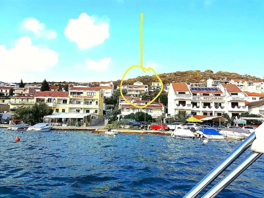 Vue mer, 70 m², directement sur la mer à Tisno, 2 chambres et salle de bain - Image 1