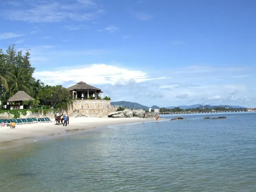newly renovated 1-bedroom, 43 sqm, located in hearth of town and close to beach - Image 1