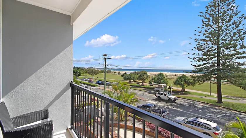 Kirra Vista Apartments Unit 18 - Rett på stranden i Kirra med gratis Wi-Fi - Image 1