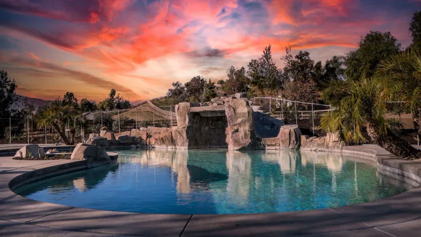 Beautiful pool home steps from wineries!  - Image 1
