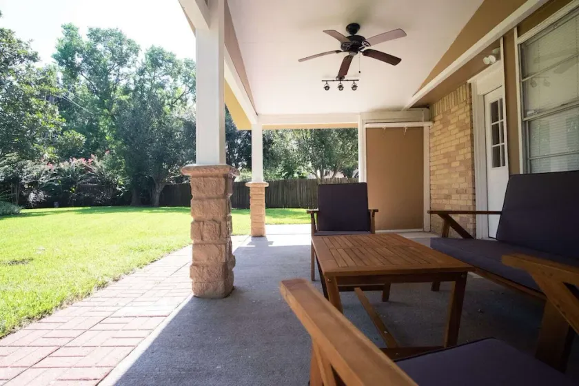 Cozy and Spacious 3 Bedroom Home in Sugarland - Image 1