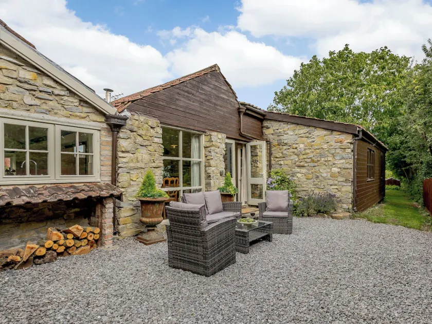 2 bedroom accommodation in Meare, near Glastonbury - Image 1