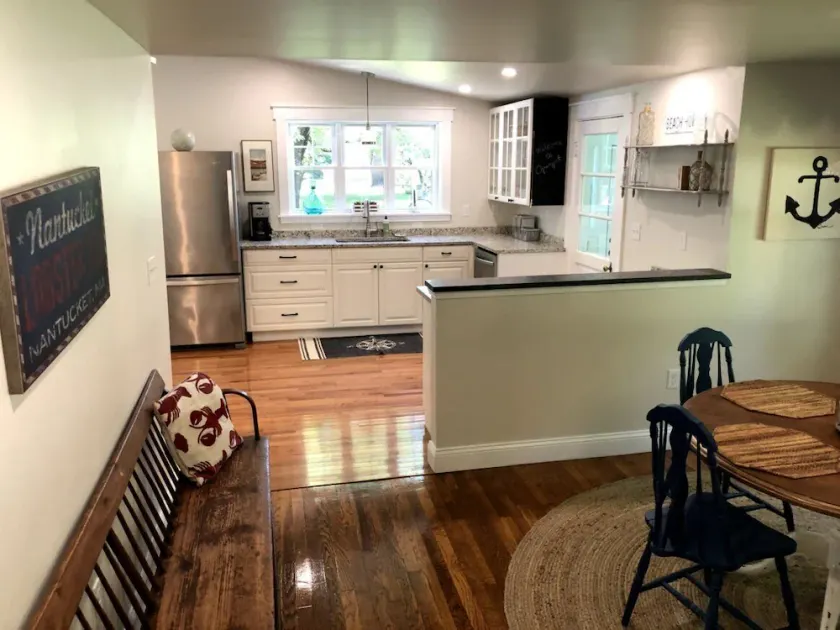 Chicky's Place - Spacious Two Bedroom Condo- 15 min walk to Footbridge Beach - Image 1